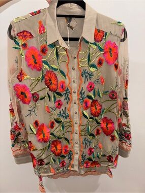 NWT Arrata Top size M
